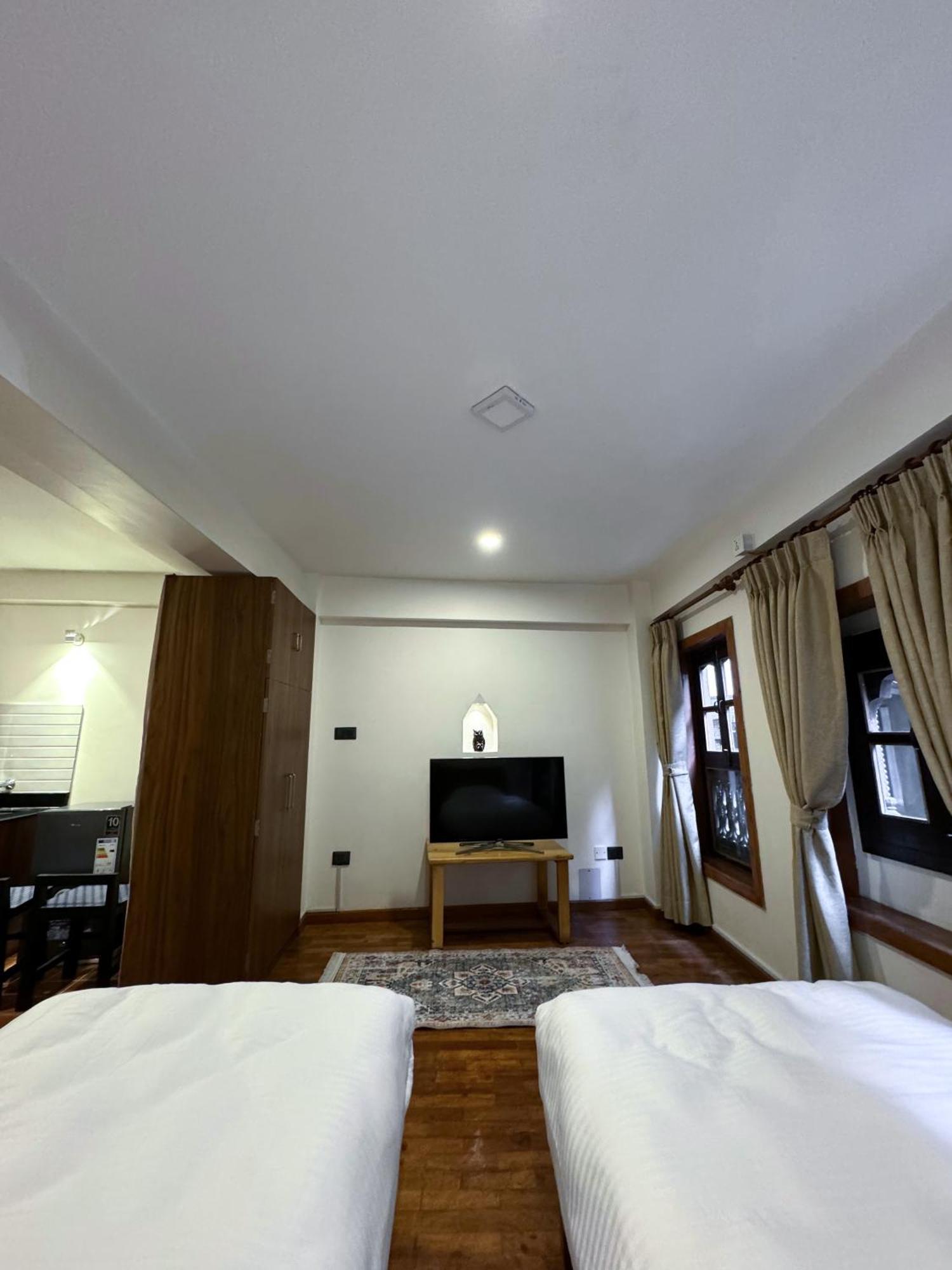 Karuna Hotel Patan Kathmandu ภายนอก รูปภาพ